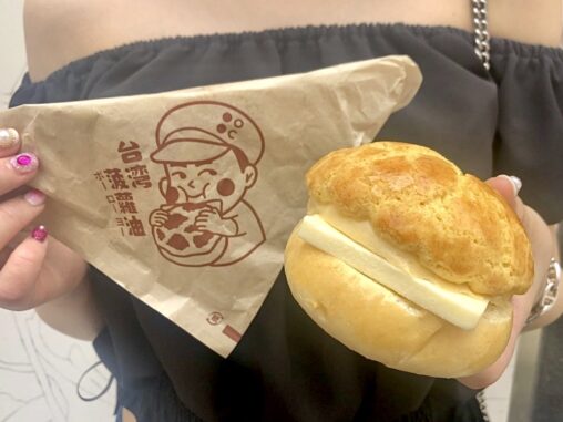 【菠蘿油！】台湾で大ブームの板バターメロンパンがこれ