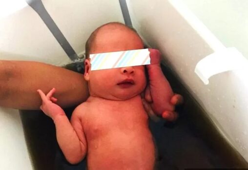 [バカ親]「黒ビールのお風呂に赤ちゃんを入れると黒い肌が白くなる」という噂が拡散し流行ってしまう