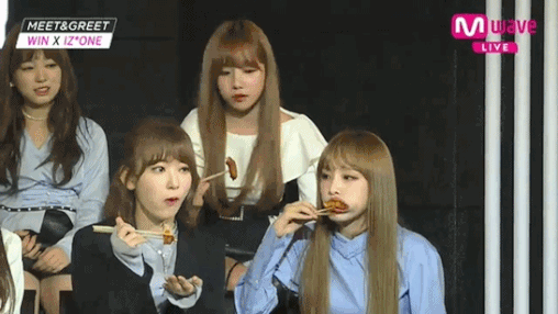 【動画あり】日韓合同ユニットIZONEの食事マナーがヤバイと話題