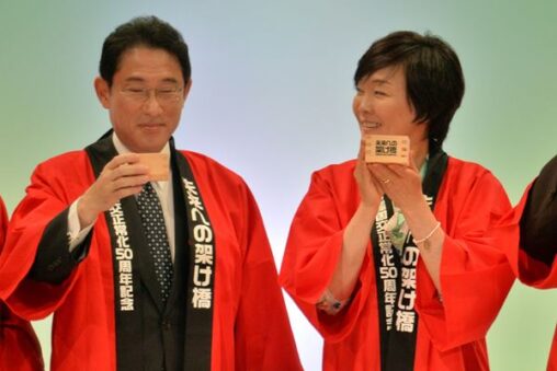 安倍昭恵さん(59)、岸田新首相と“ビール100杯”の酒豪伝説