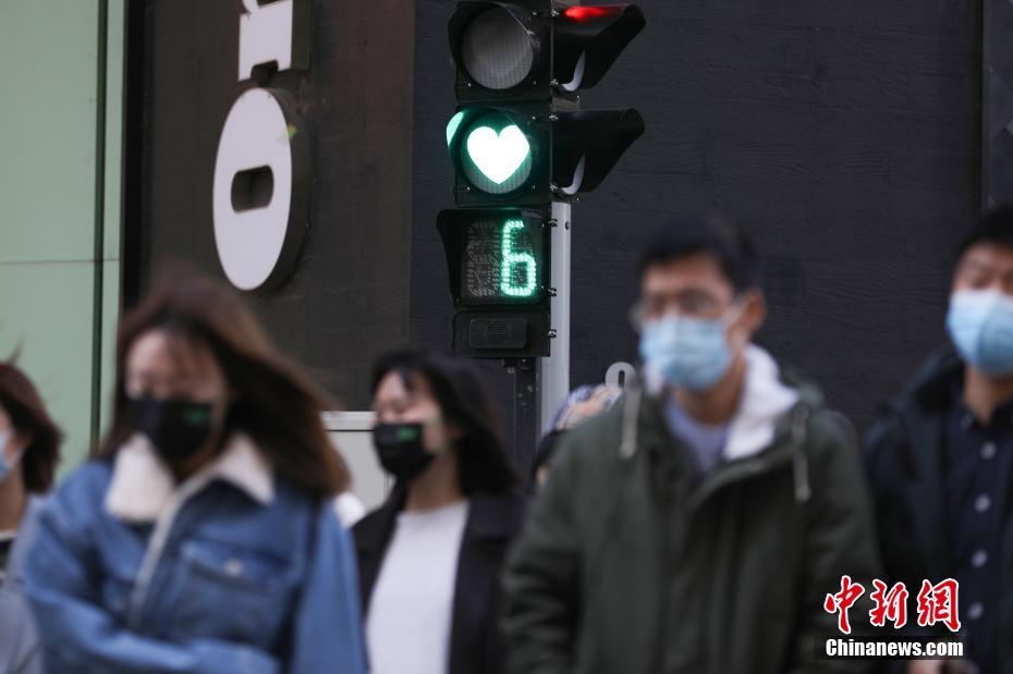 【画像】北京の街頭にハート信号機が登場→街並みが日本よりおしゃれだったことが判明