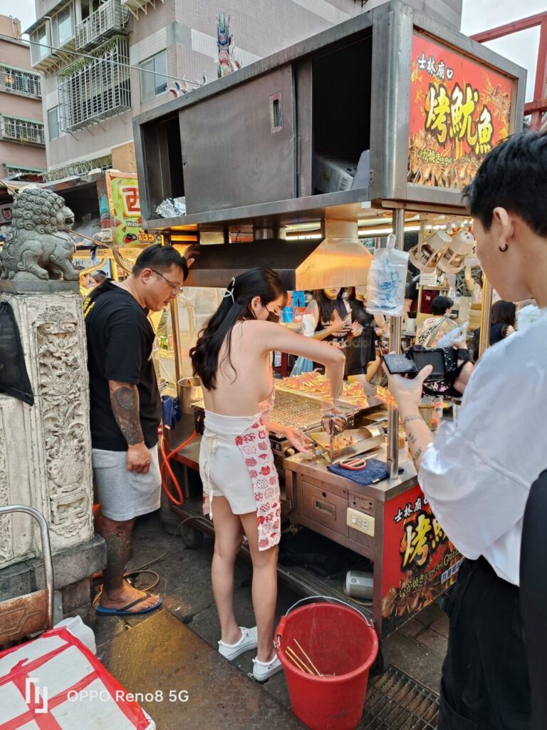 【えっち】台湾で裸エプロン屋台爆誕